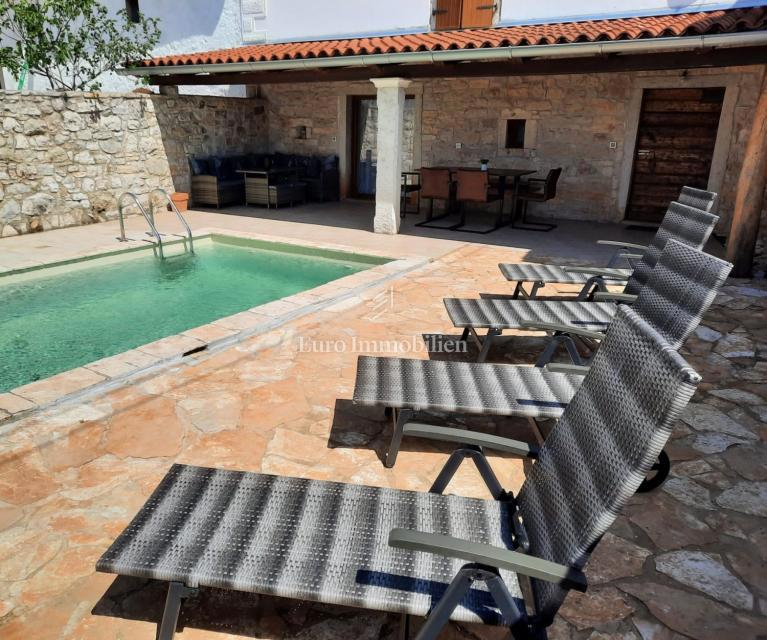 Parenzo - casa in pietra con piscina