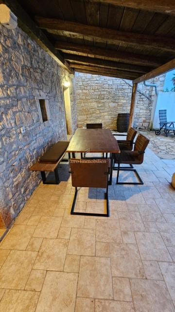 Parenzo - casa in pietra con piscina