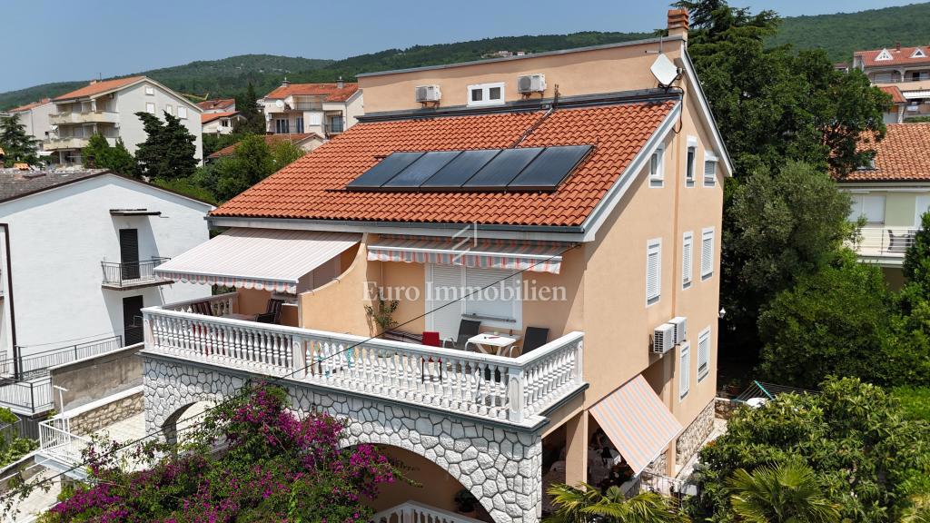 Ampia casa con 5 appartamenti, a 100 m dal mare