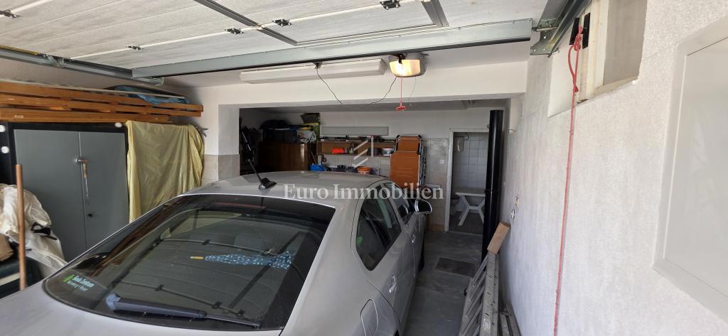 Ampia casa con 5 appartamenti, a 100 m dal mare