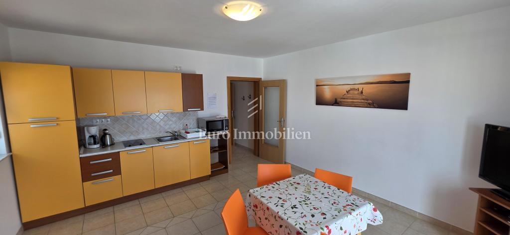 Ampia casa con 5 appartamenti, a 100 m dal mare