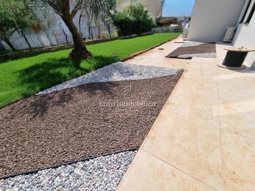 Parenzo - casa a tre piani con piscina, a 1 km dal mare