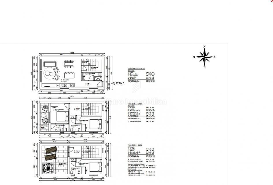 Parenzo - casa a tre piani con piscina, a 1 km dal mare