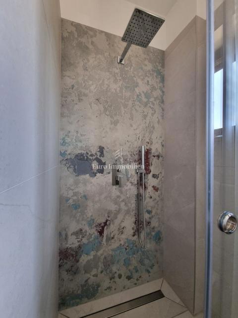 Parenzo - casa a tre piani con piscina, a 1 km dal mare