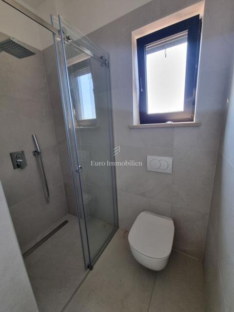 Parenzo - casa a tre piani con piscina, a 1 km dal mare