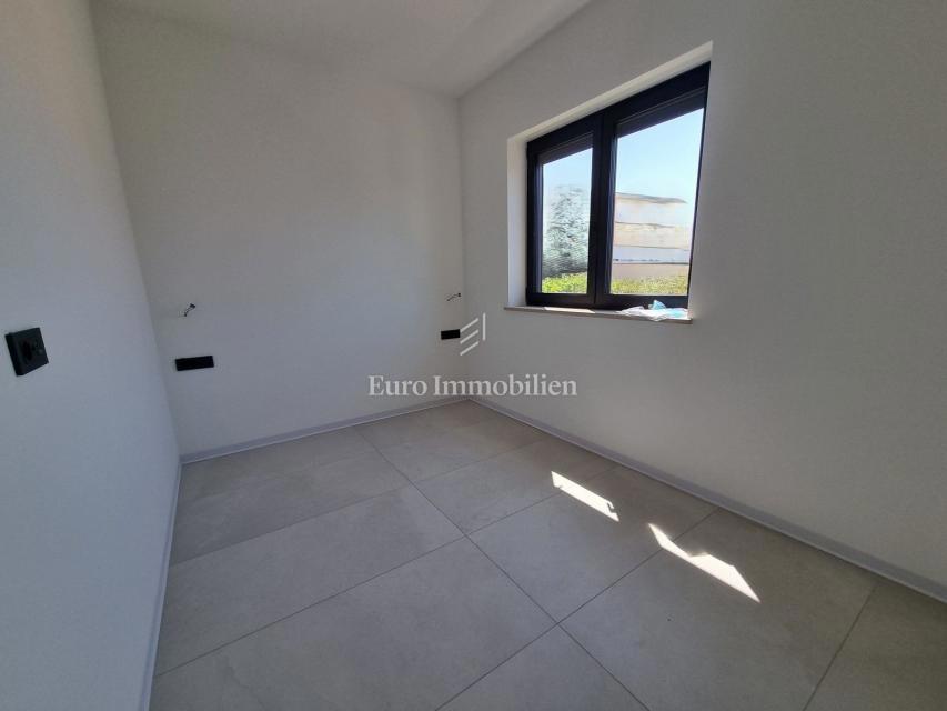 Parenzo - casa a tre piani con piscina, a 1 km dal mare