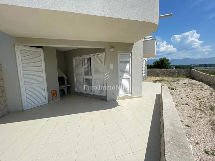 Novalja-appartamento al piano terra con terrazza e giardino