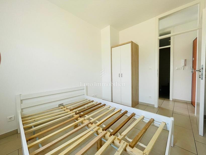 Novalja-appartamento al piano terra con terrazza e giardino