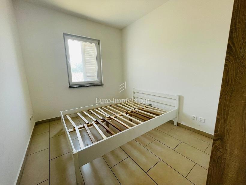 Novalja-appartamento al piano terra con terrazza e giardino