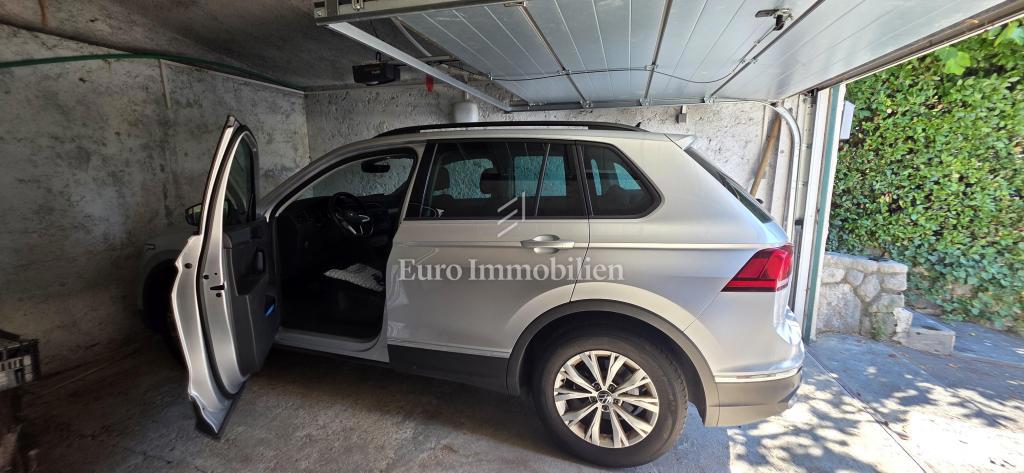 Crikvenica, appartamento con garage e ampio giardino, a soli 60 m dal mare