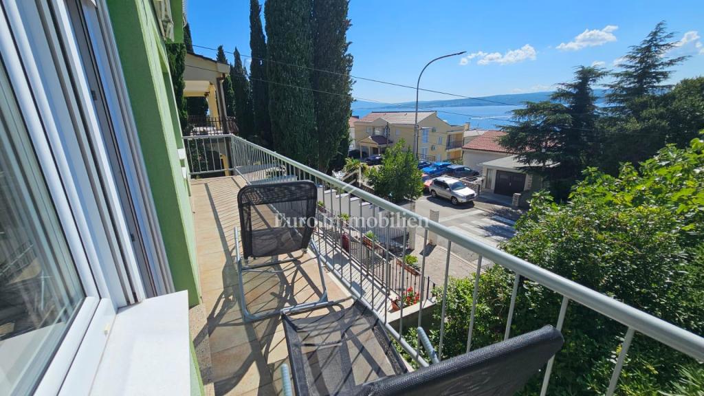 Crikvenica, appartamento con garage e ampio giardino, a soli 60 m dal mare