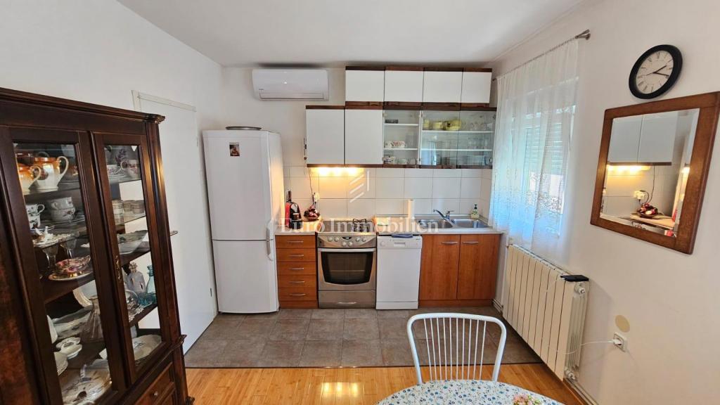 Crikvenica, appartamento con garage e ampio giardino, a soli 60 m dal mare