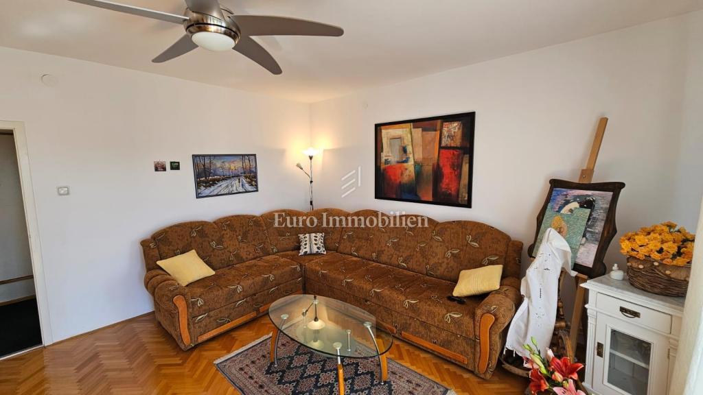 Crikvenica, appartamento con garage e ampio giardino, a soli 60 m dal mare