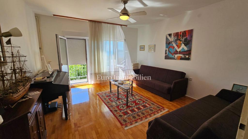 Crikvenica, appartamento con garage e ampio giardino, a soli 60 m dal mare