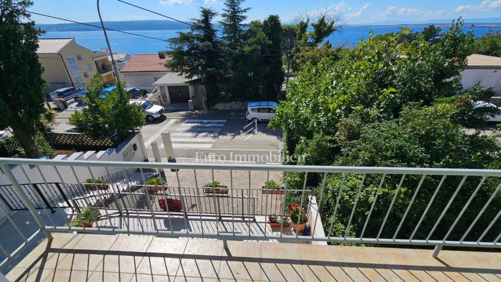 Crikvenica, appartamento con garage e ampio giardino, a soli 60 m dal mare