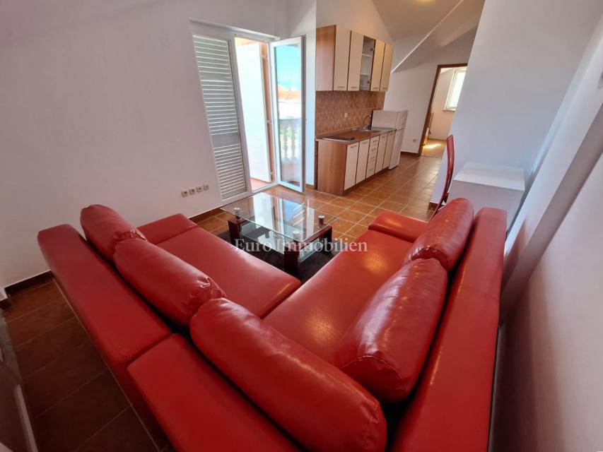 Due appartamenti a Malinska, con giardino, arredati!