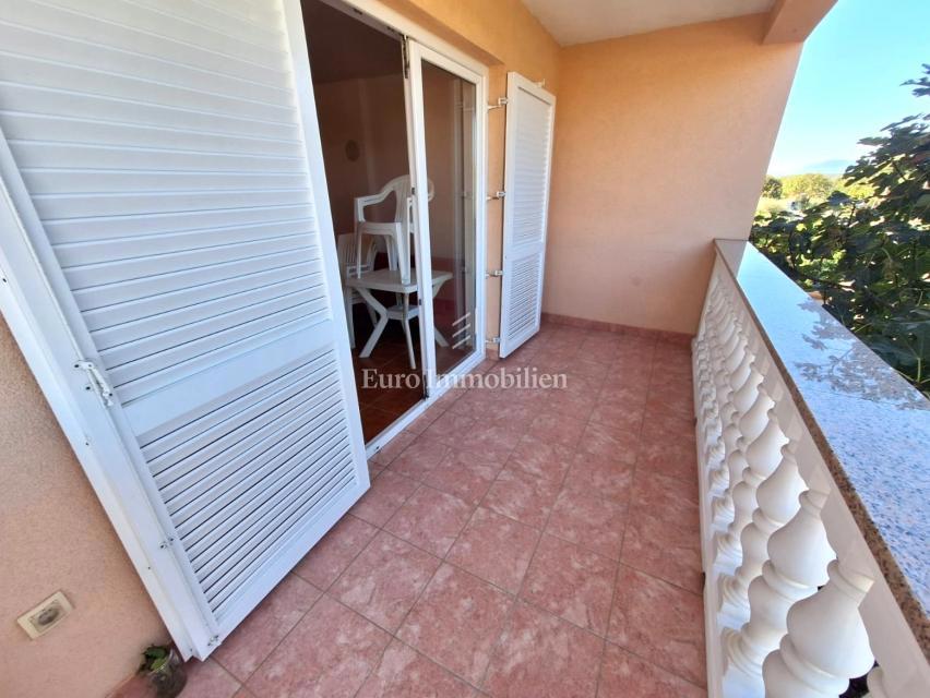 Due appartamenti a Malinska, con giardino, arredati!