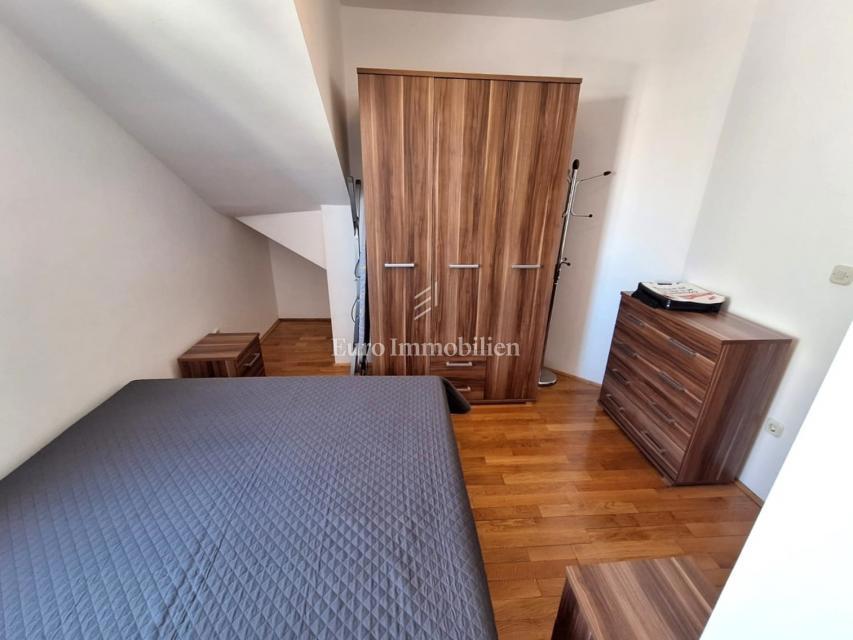 Due appartamenti a Malinska, con giardino, arredati!