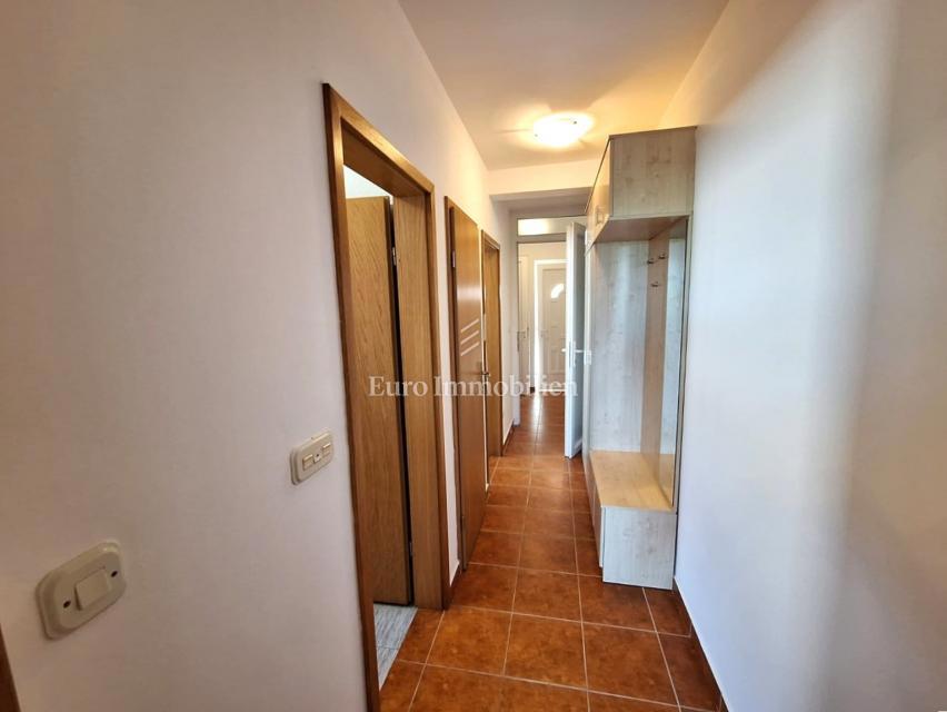 Due appartamenti a Malinska, con giardino, arredati!