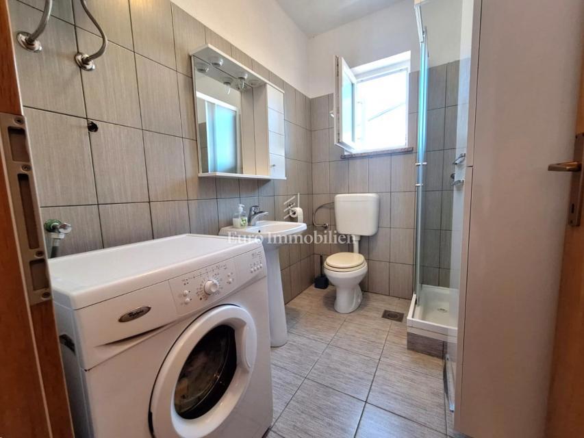 Due appartamenti a Malinska, con giardino, arredati!