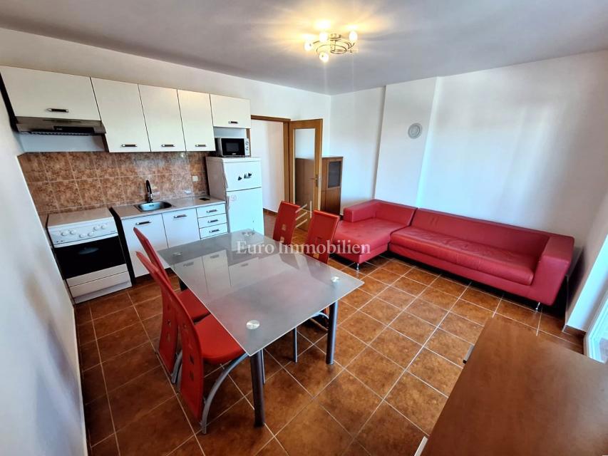 Due appartamenti a Malinska, con giardino, arredati!