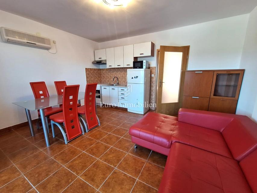 Due appartamenti a Malinska, con giardino, arredati!