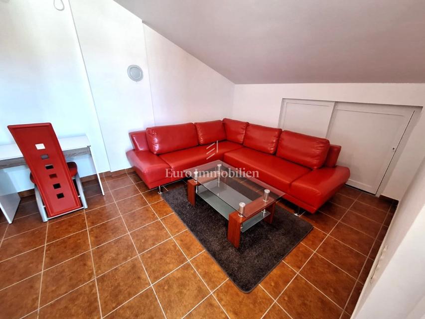 Due appartamenti a Malinska, con giardino, arredati!