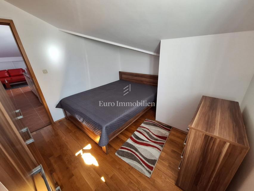 Due appartamenti a Malinska, con giardino, arredati!