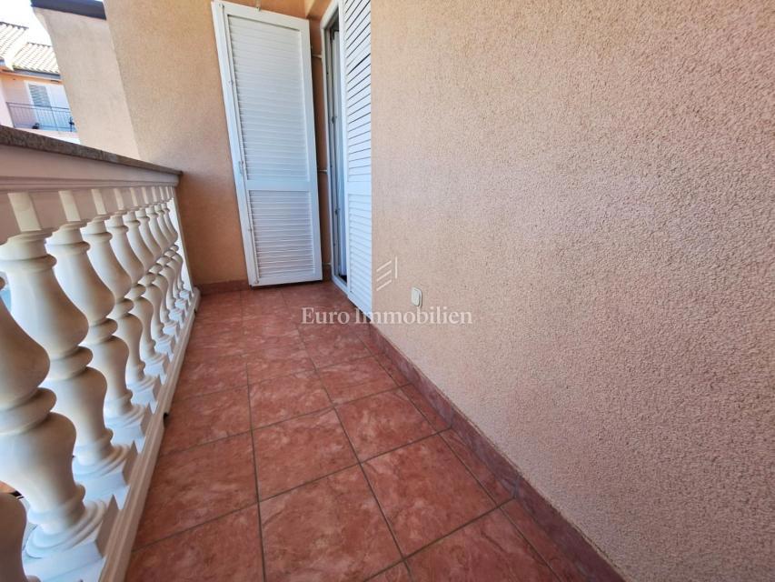 Due appartamenti a Malinska, con giardino, arredati!