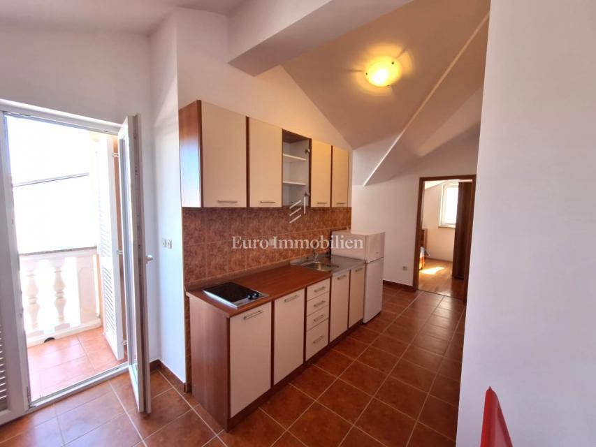 Due appartamenti a Malinska, con giardino, arredati!