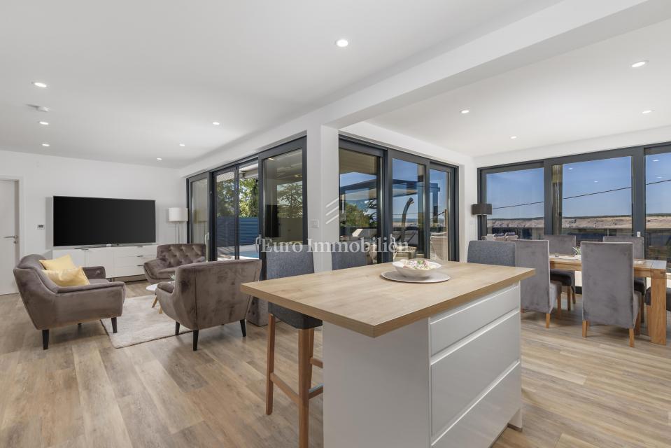 Jadranovo, Casa moderna vicino al mare