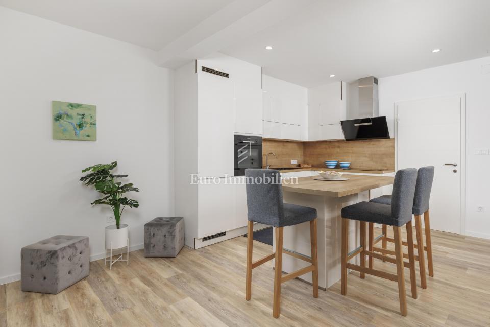 Jadranovo, Casa moderna vicino al mare