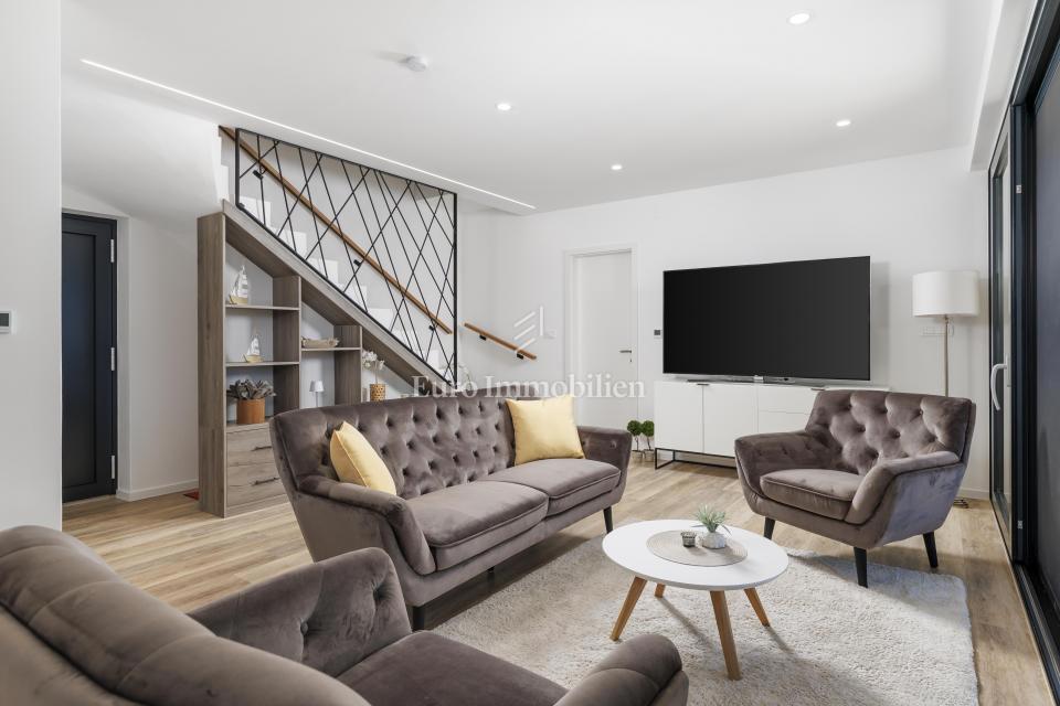 Jadranovo, Casa moderna vicino al mare