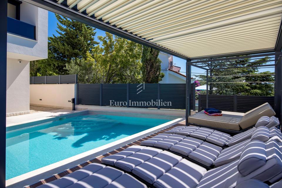 Jadranovo, Casa moderna vicino al mare