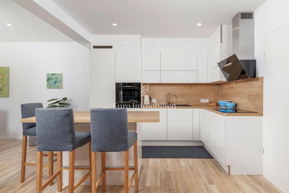 Jadranovo, Casa moderna vicino al mare