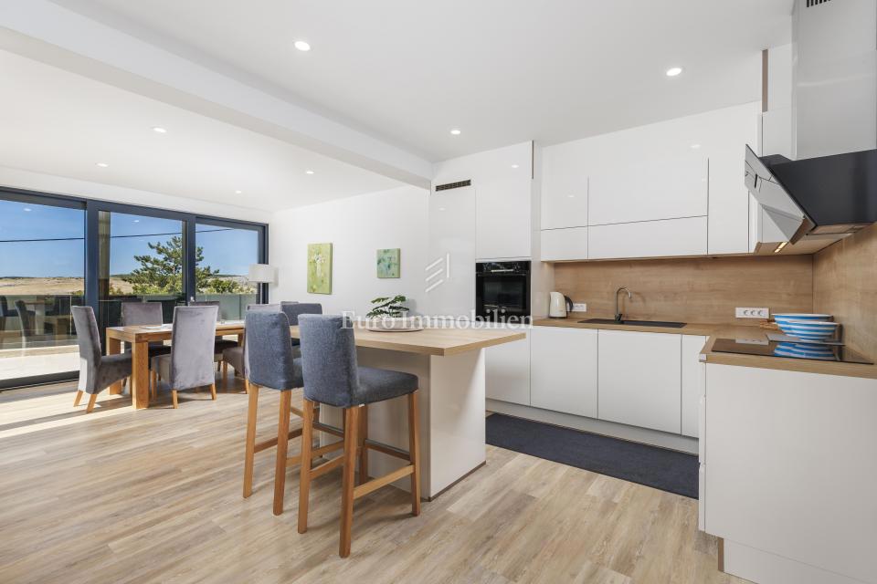 Jadranovo, Casa moderna vicino al mare