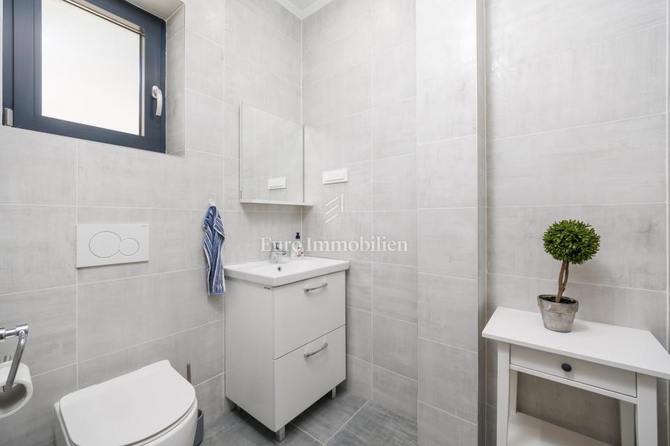 Jadranovo, Casa moderna vicino al mare