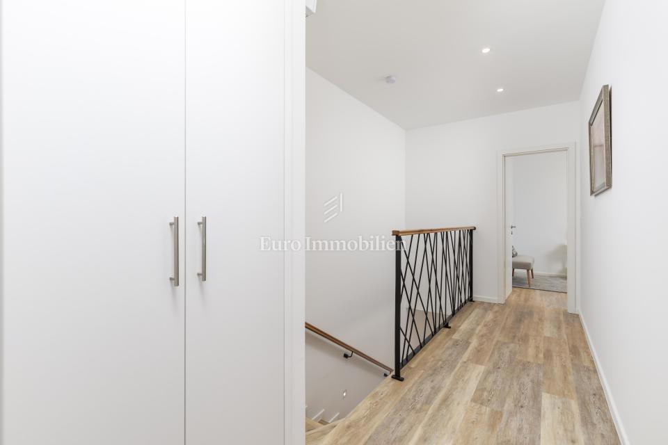 Jadranovo, Casa moderna vicino al mare