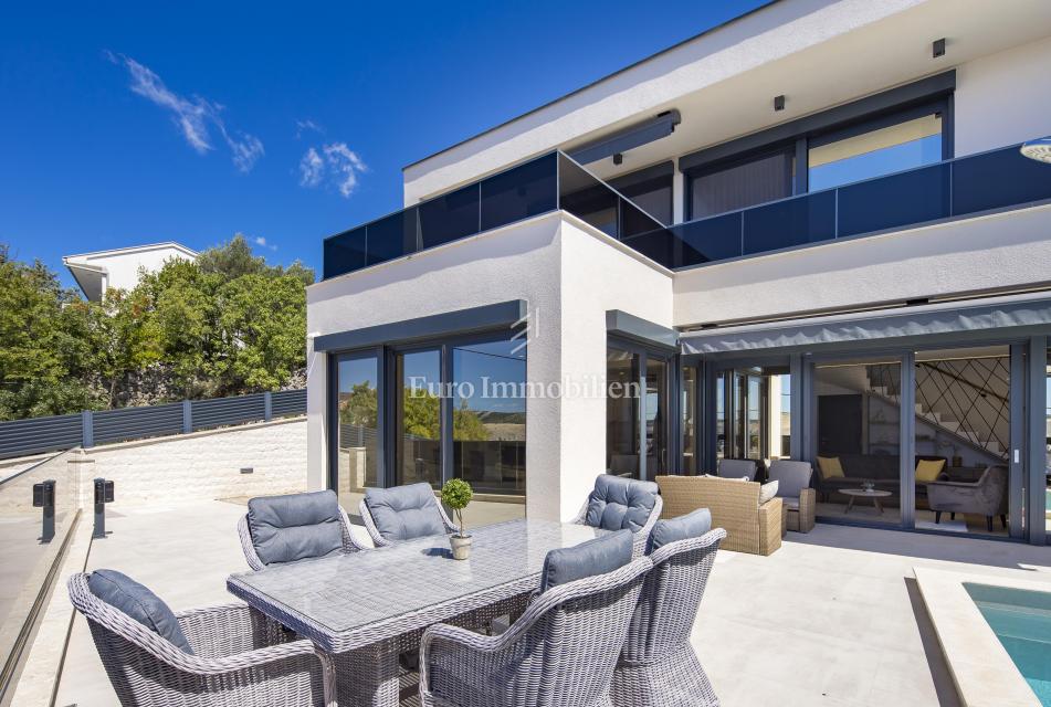 Jadranovo, Casa moderna vicino al mare