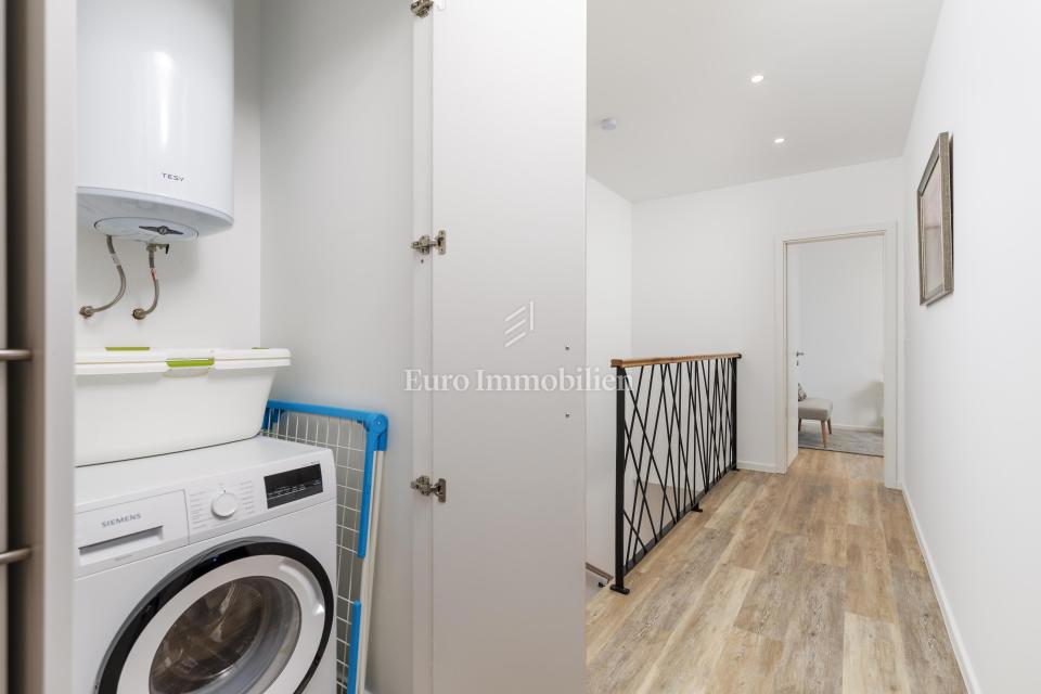 Jadranovo, Casa moderna vicino al mare