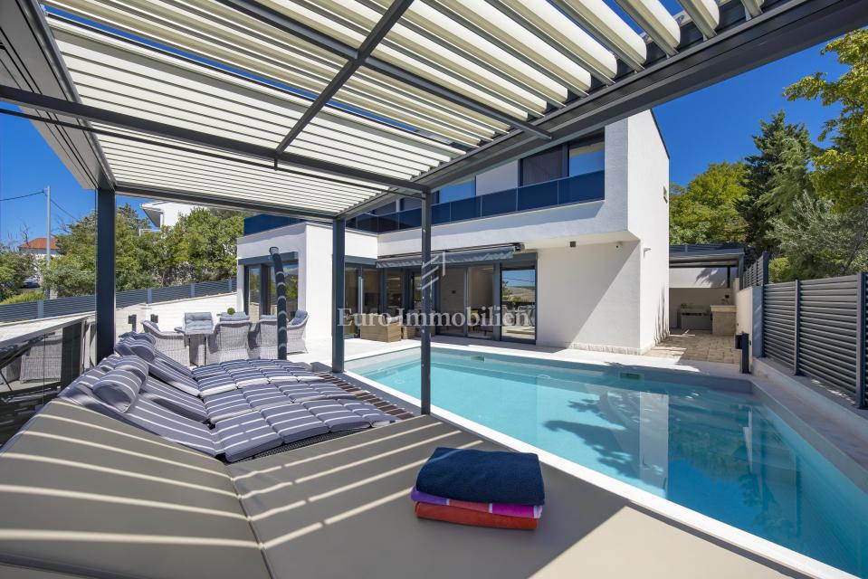 Jadranovo, Casa moderna vicino al mare