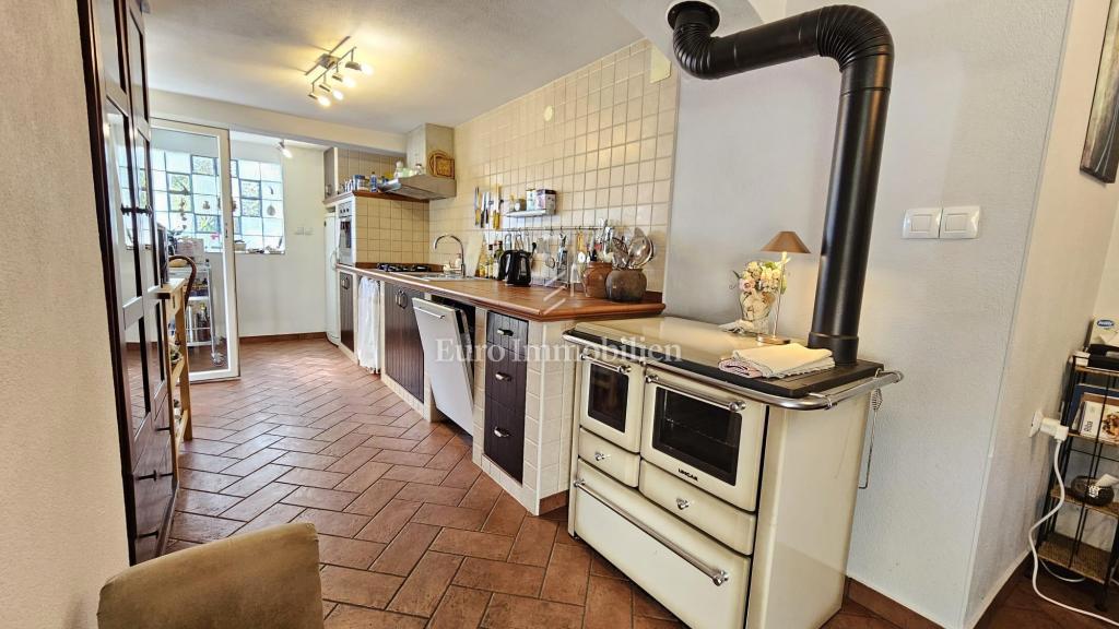 Casa su più piani, in prima fila sul mare