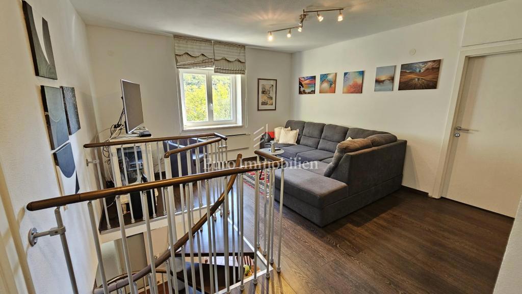 Casa su più piani, in prima fila sul mare