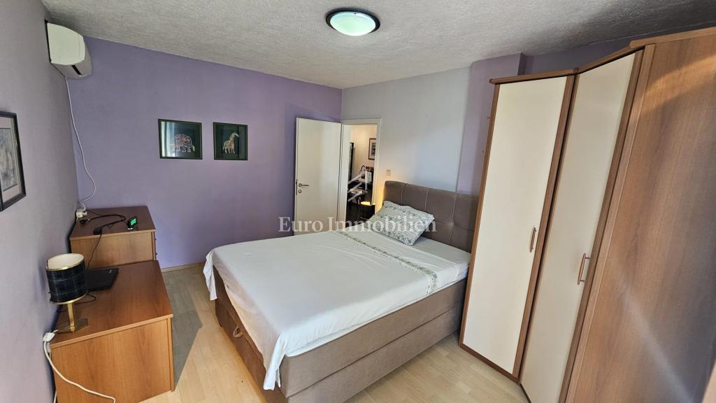 Casa su più piani, in prima fila sul mare