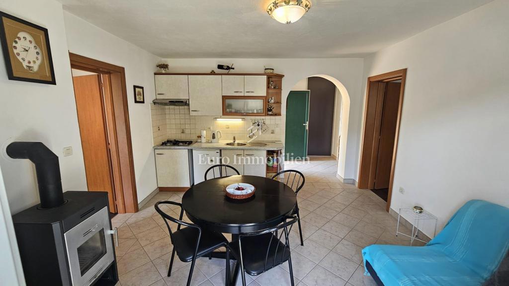 Casa su più piani, in prima fila sul mare