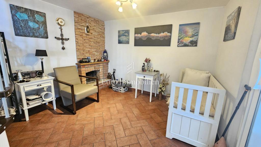 Casa su più piani, in prima fila sul mare