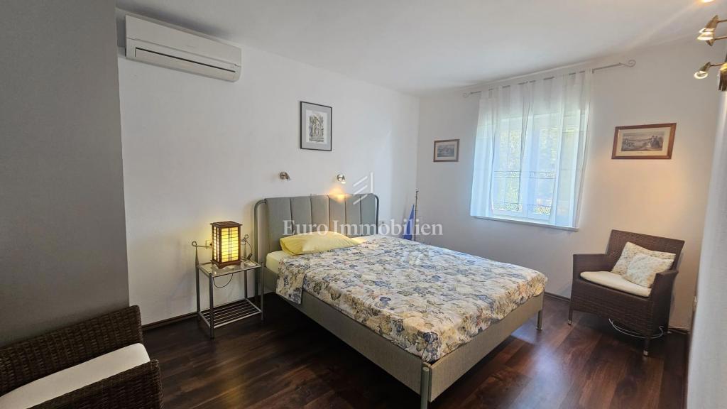 Casa su più piani, in prima fila sul mare