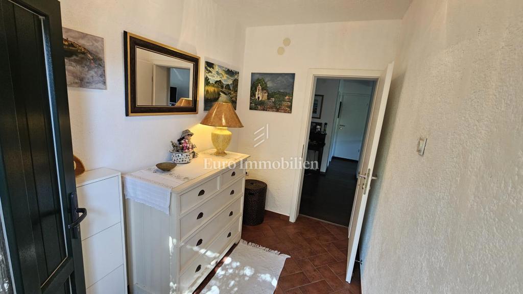 Casa su più piani, in prima fila sul mare