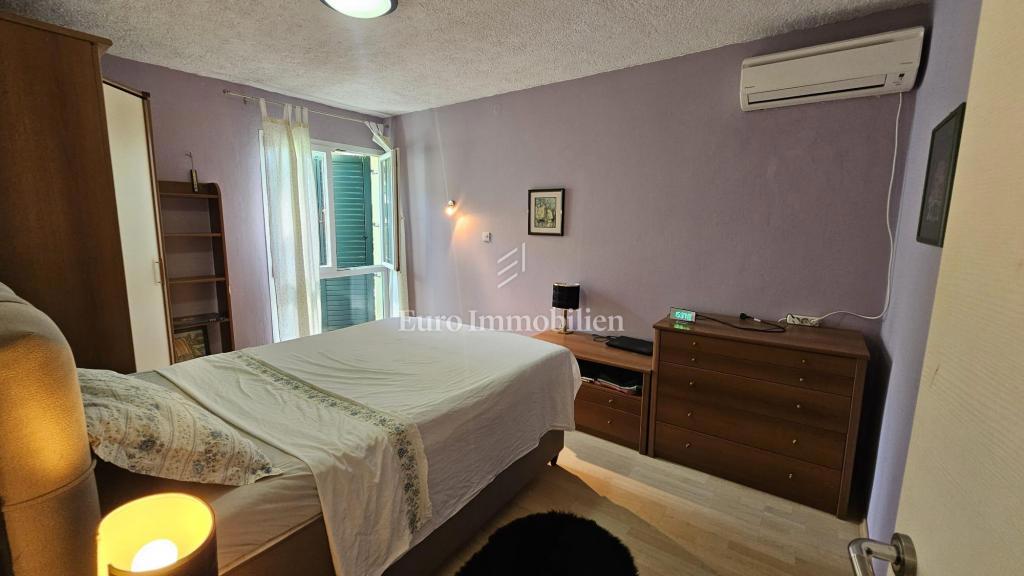 Casa su più piani, in prima fila sul mare