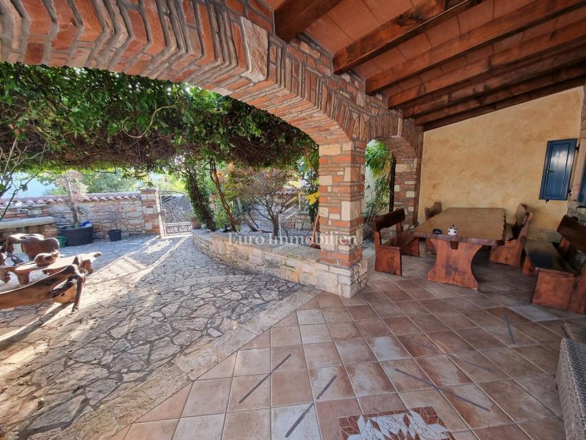 Casa in pietra con piscina e wellness vicino Parenzo